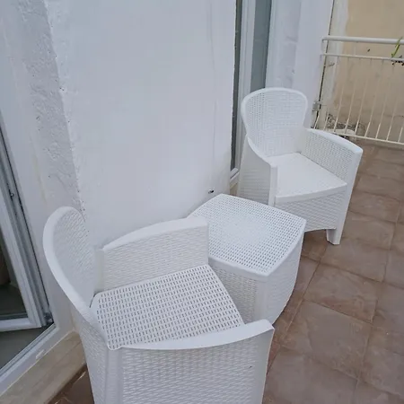 Dimora White 2.0 * אוסטוני